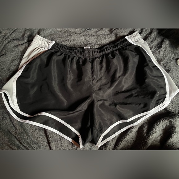 Danskin Now Black/Gray Athletic Shorts with Built in Liner Sz 2x - Picture 1 of 7